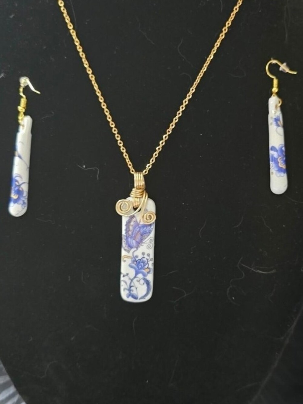 Gold Porcelain-Style Jewelry Set (Necklace + Earrings, Blue Floral)